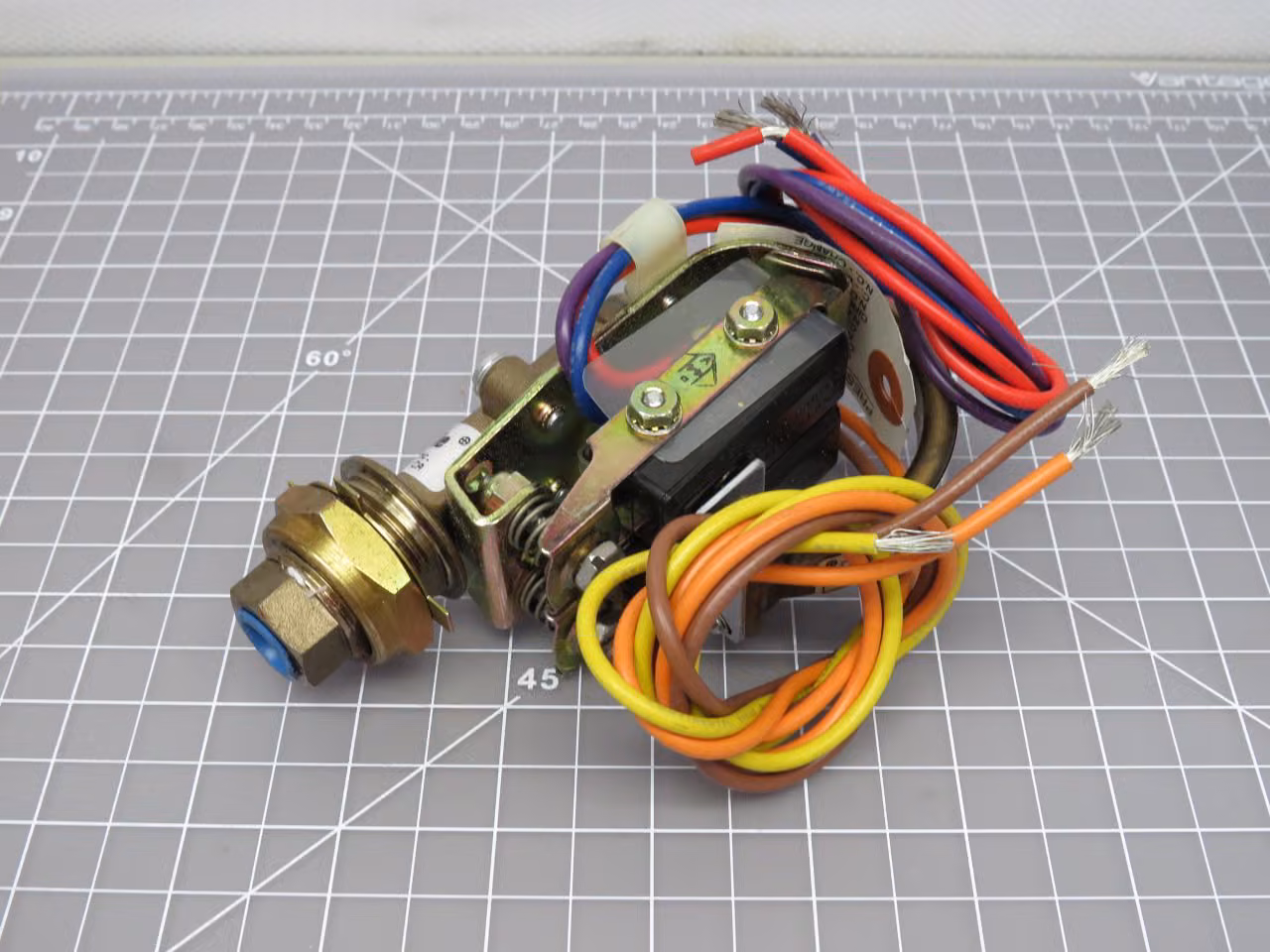Barksdale #B2S-H48SS, pressure switch bourdon tu - Image 2