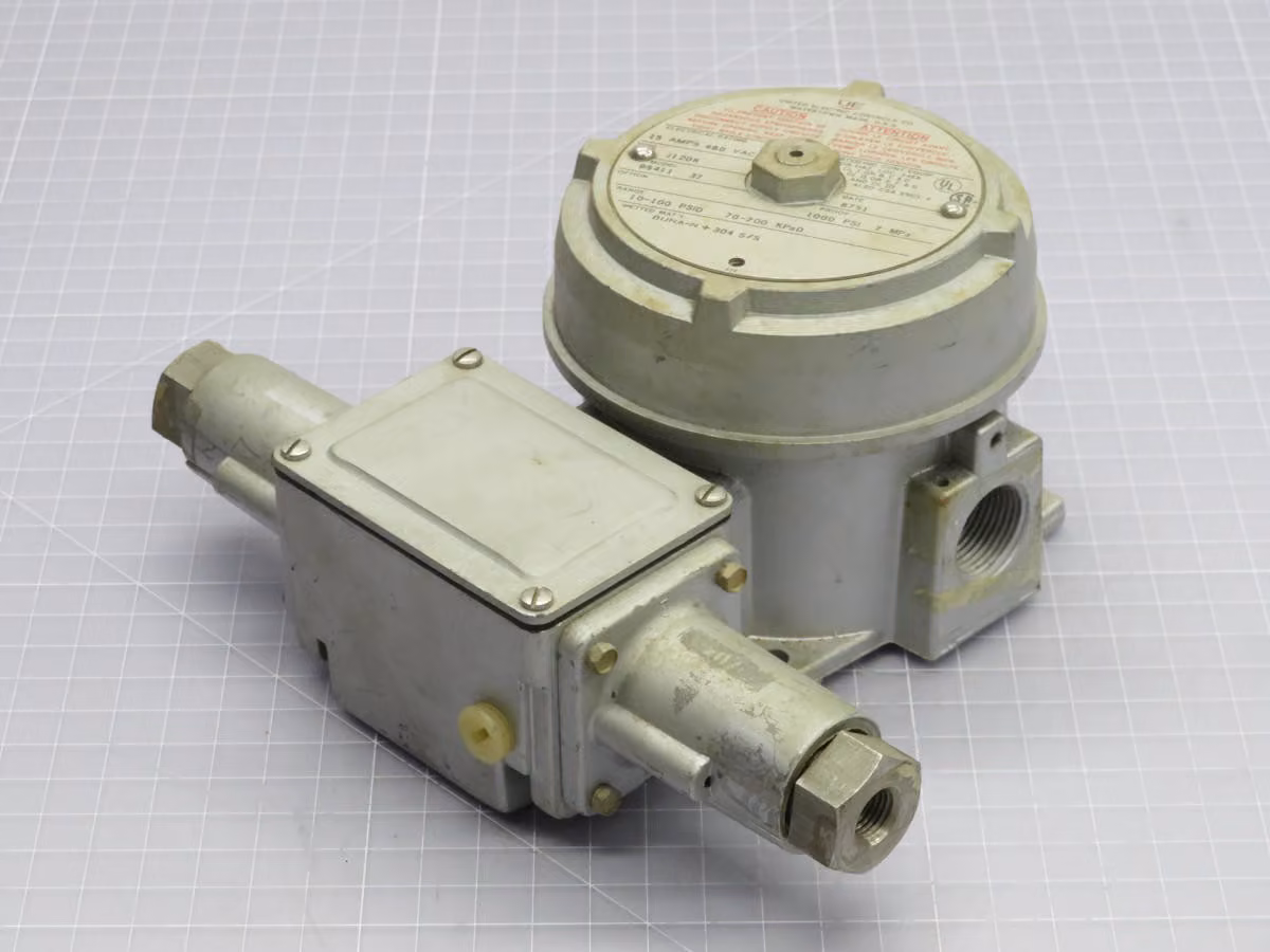 United Electric #95411, 37 temperature switch asse - Image 2