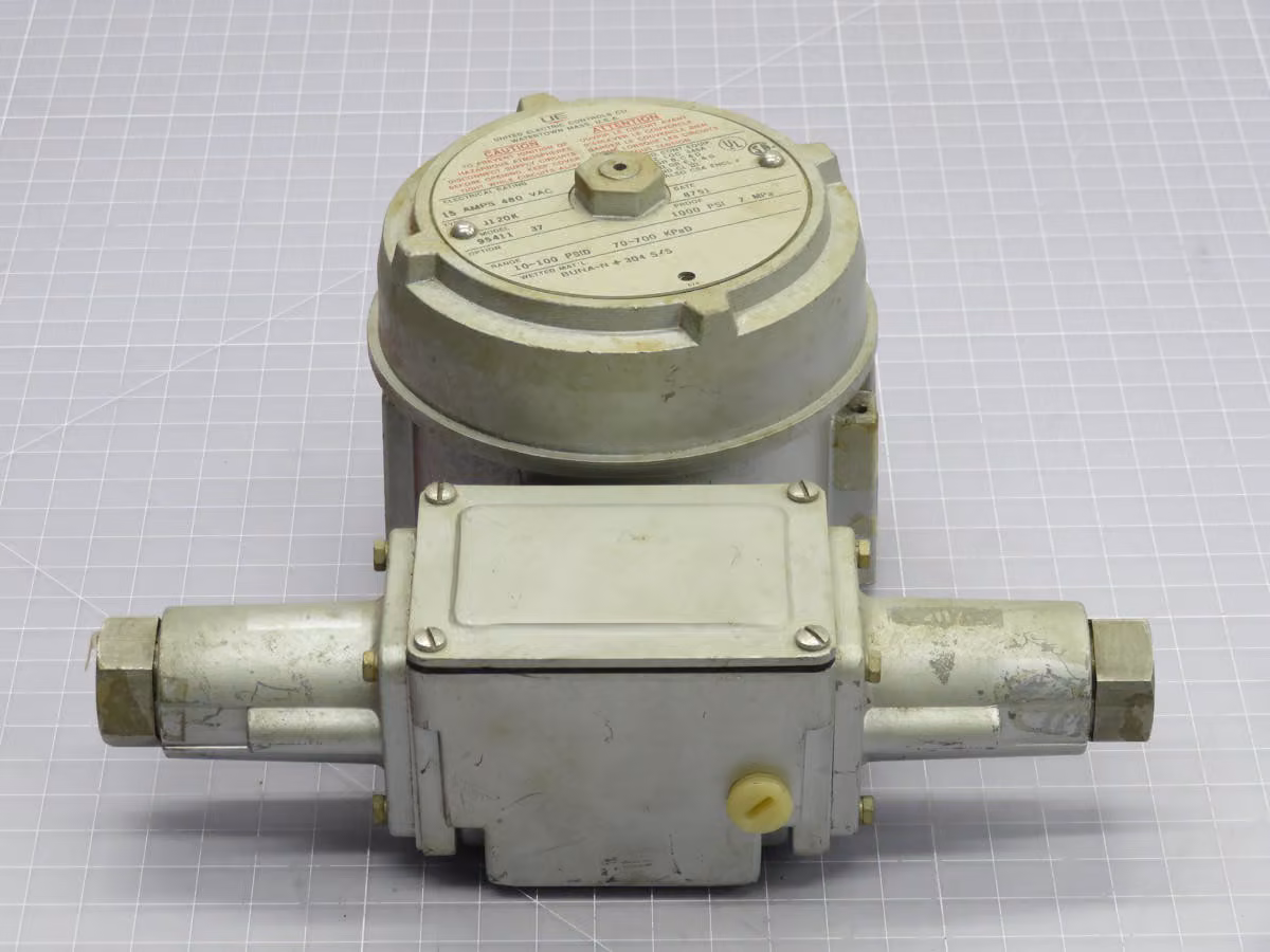 United Electric #95411, 37 temperature switch asse - Image 3