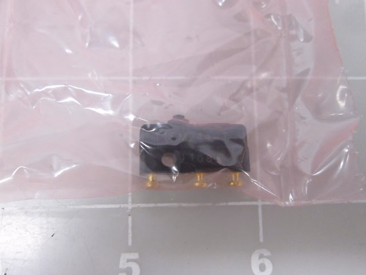 Honeywell #11SM244-T, Snap Action Switch, G00000063-0742, LOT of 67 - Image 3