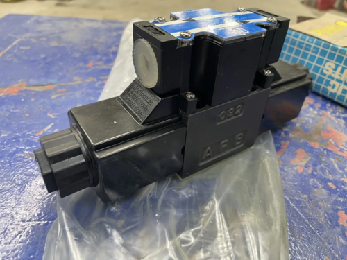 Northman #SWH-G02-C2-A120-10-N, directional control valve, 4500 psi max. operating pressure - Image 3