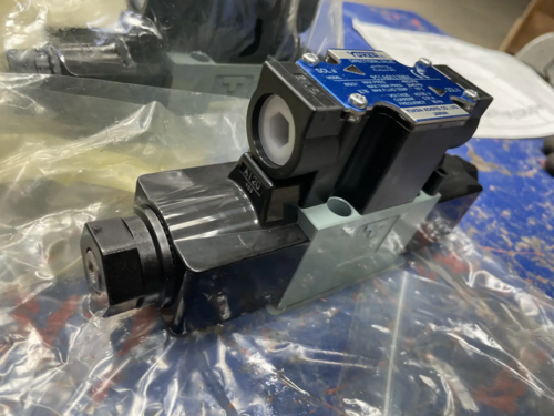 Frick #951A0113H01, Yuken solenoid valve - Image 2