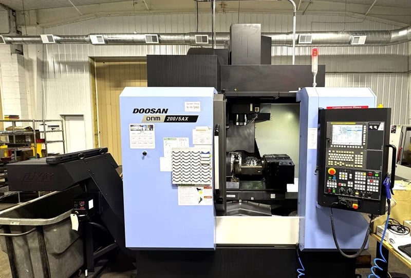Daewoo Doosan #DNM-200/5AX, 5-Axis CNC mill, Fanuc i Series Control, 15.7" X, 17.1" Y, 19.6" Z, 12000 RPM, 40 - Image 1