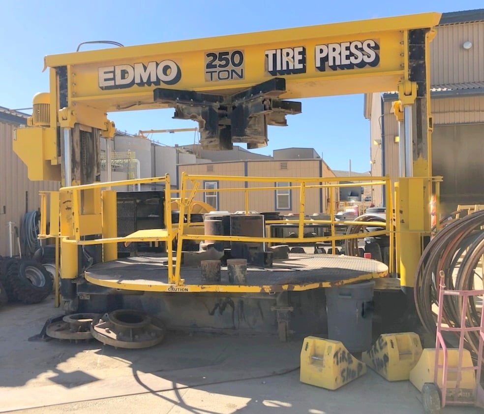 250 Ton, Edmo #250-LD, Hydraulic Tire Press, for 35"-57" rim tires & 46/65-45, 50/80-57 loader tires, (2 - Image 2