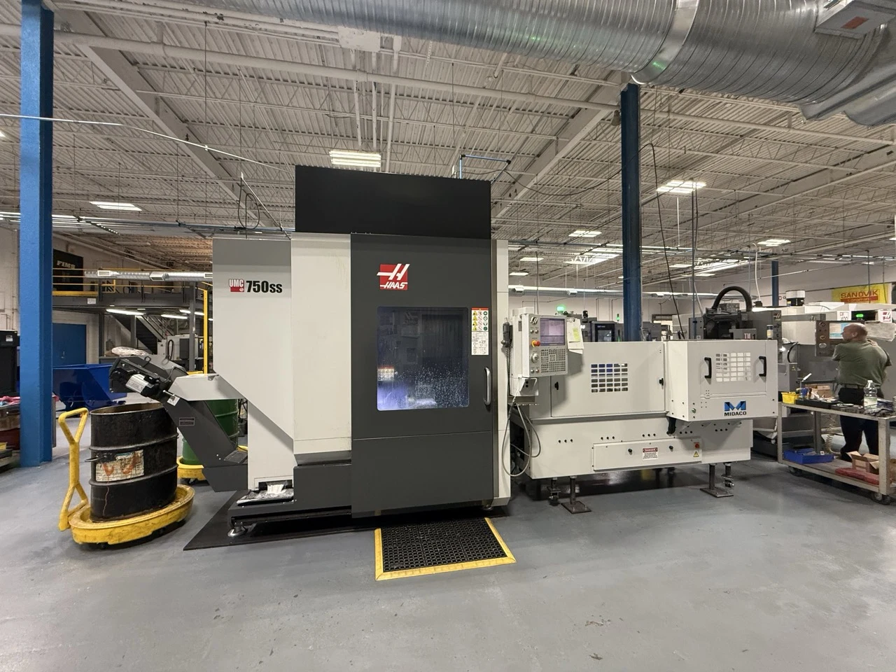 Haas #UMC-750SS, 5-Axis Universal Machining Center, 30" X, 20" Y, 20" Z, 24.8" x 19.7" table, 30 HP, 15,000 - Image 2