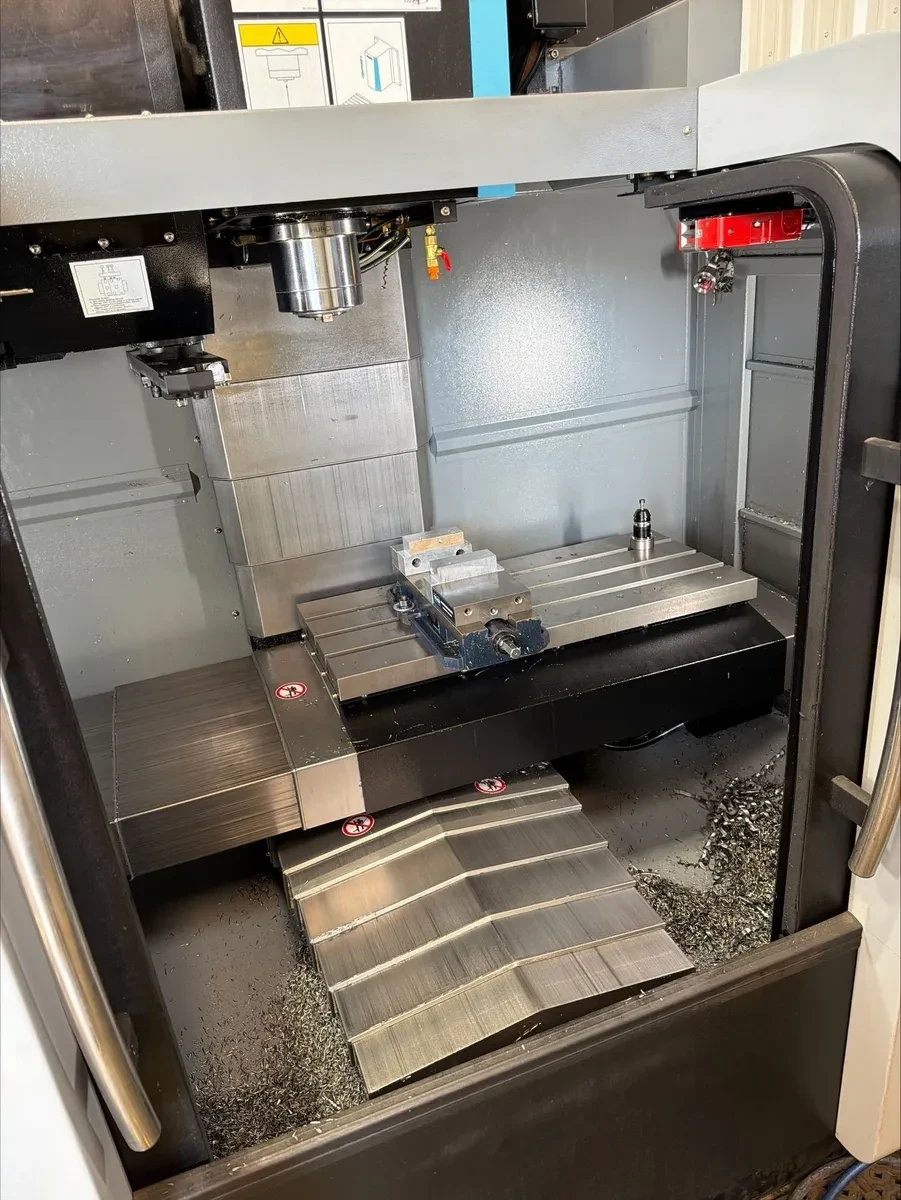 Hurco #VM15DI, 3-Axis CNC Vertical Machining Center, 30" X, 16" Y, 20" Z, 22.8 HP, 12,000 RPM, CAT 40, 24 - Image 2