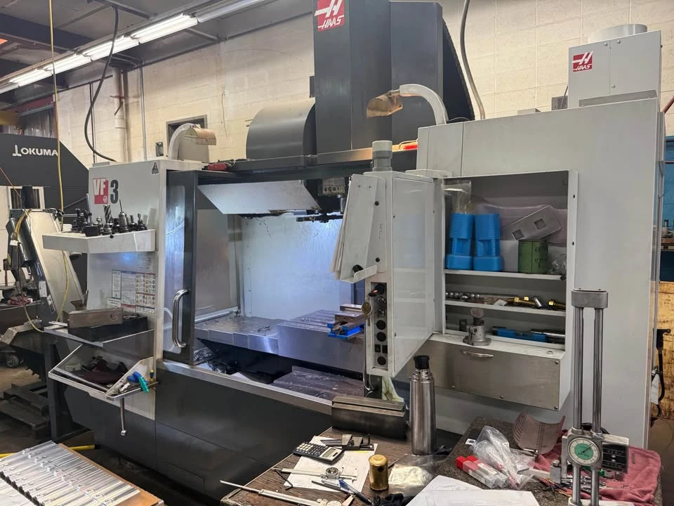 Haas #VF-3, 3-Axis CNC Vertical Machining Center, 40" X, 20" Y, 25" Z, 48" x 18" table, 30 HP, 7,500 RPM, CAT - Image 2