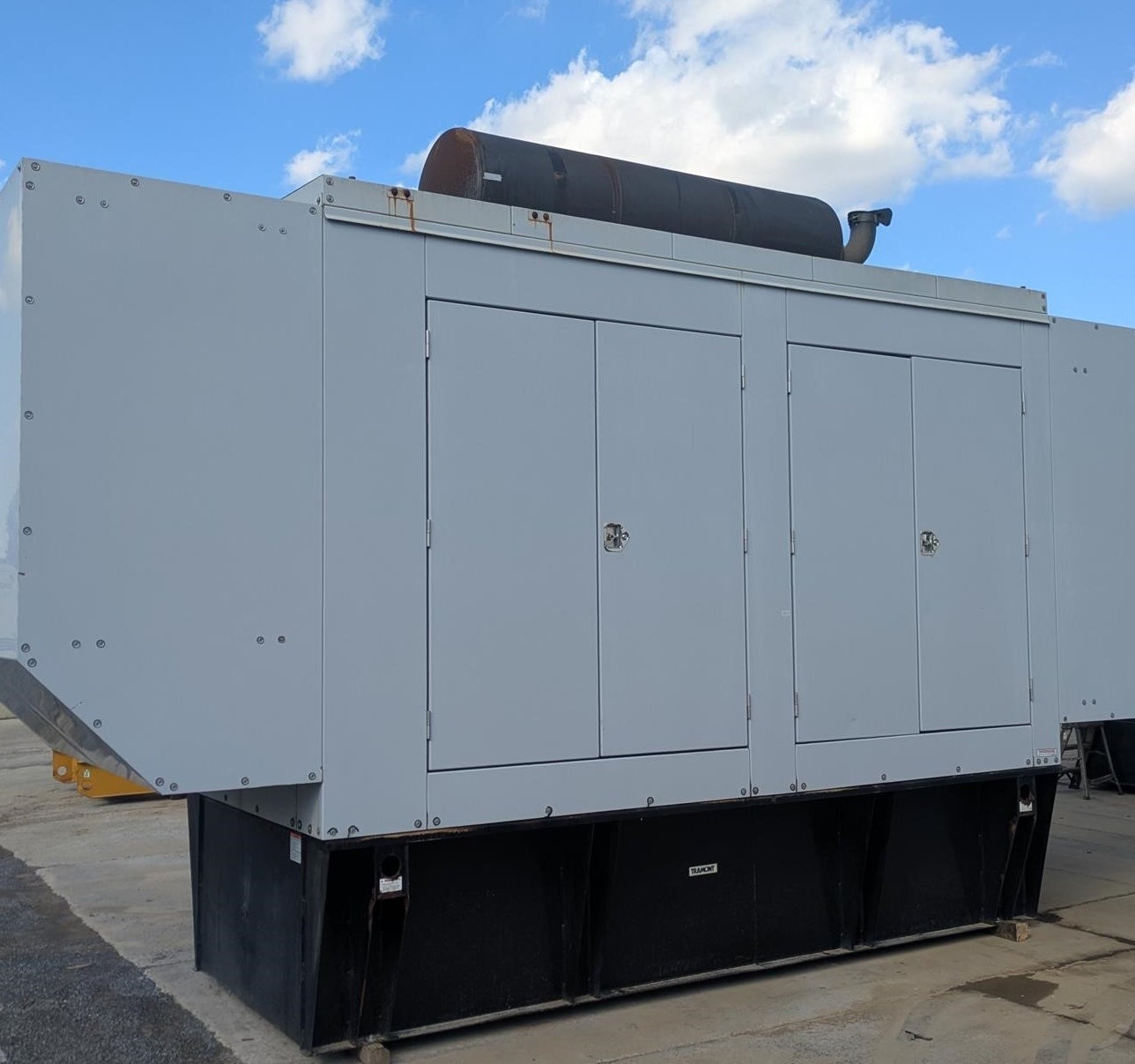 300 KW Caterpillar #3406, diesel generator set, 375 KVA, 277/480 Volts, 3 phase, 3406B engine, sound - Image 2