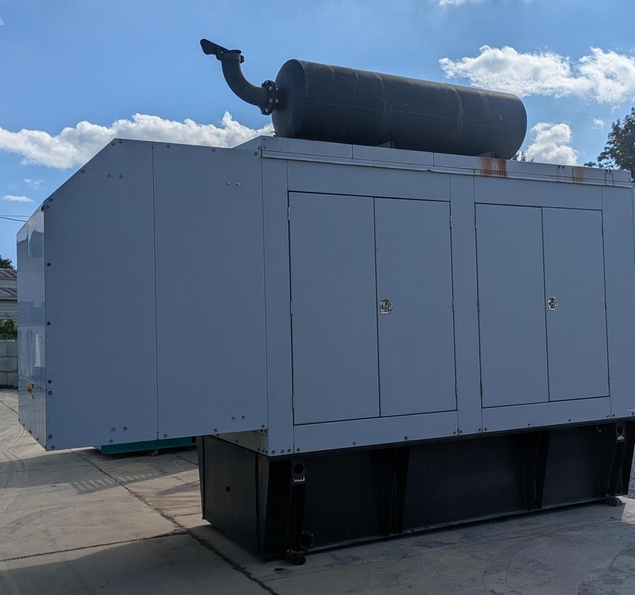 300 KW Caterpillar #3406, diesel generator set, 375 KVA, 277/480 Volts, 3 phase, 3406B engine, sound - Image 4