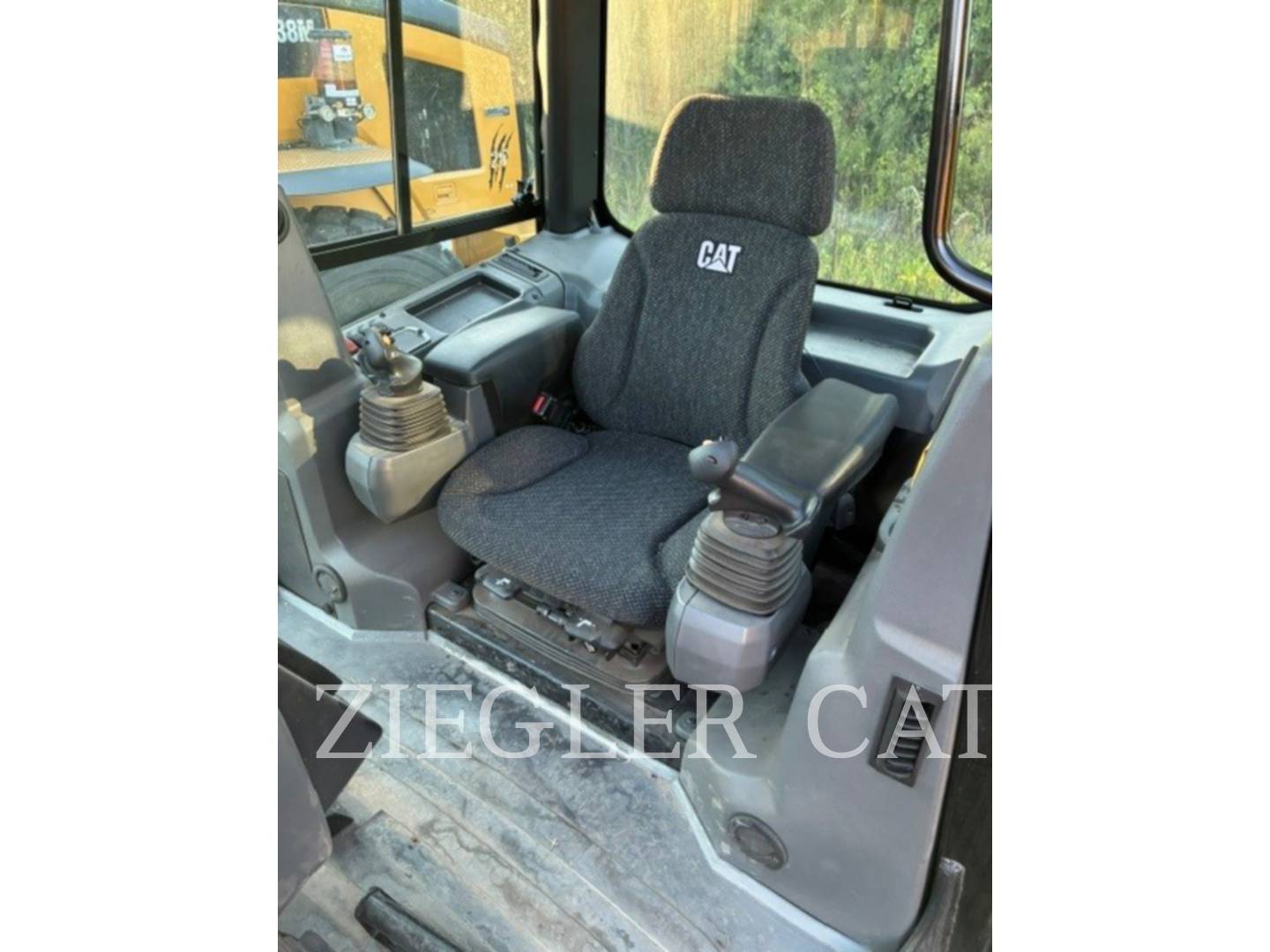 Caterpillar D5K2LGP, 320 hours, S/N: KY202875, 2017 - Image 6