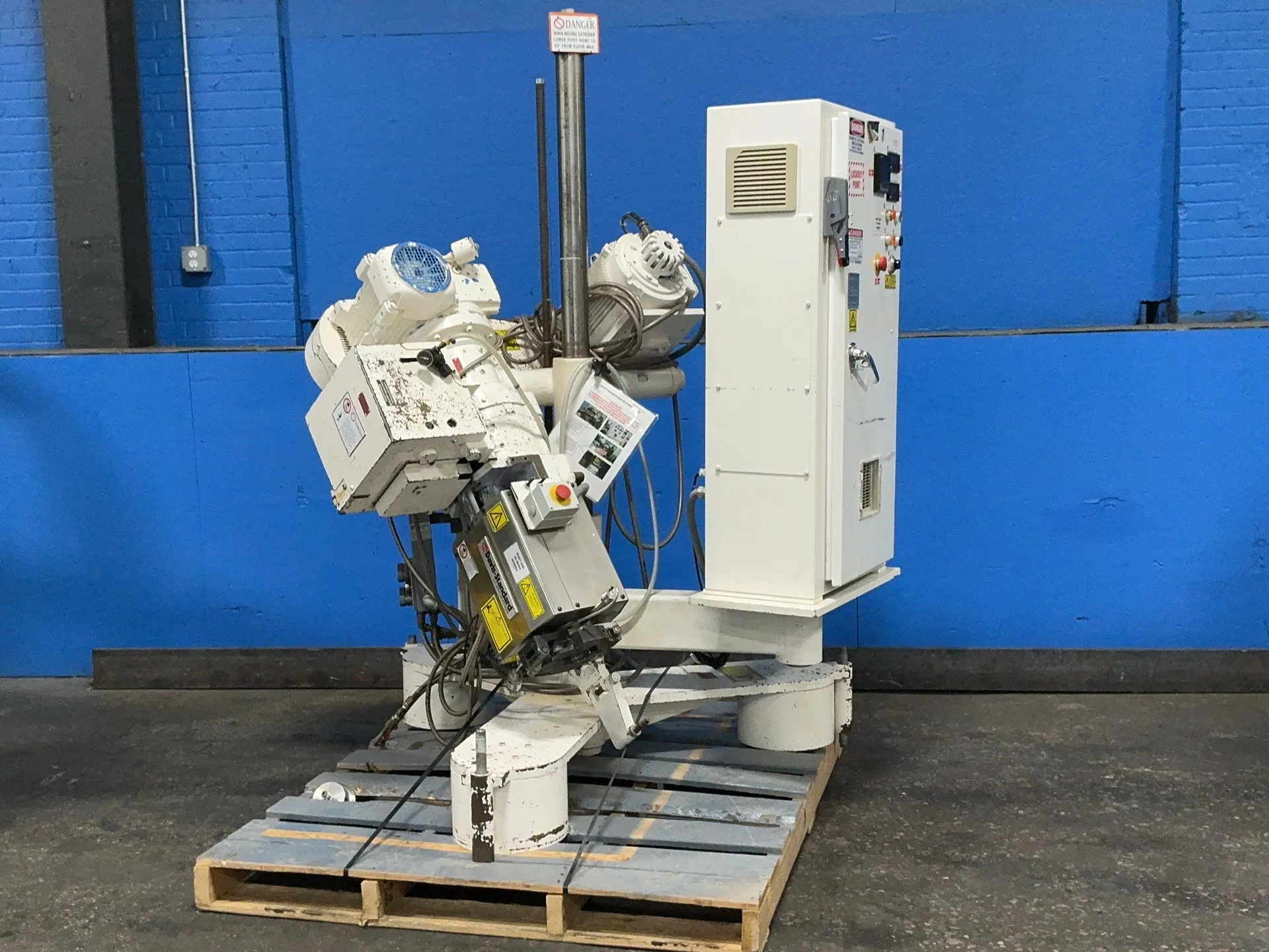 1.25" Davis Standard #DSR15A, extruder, 13.5" barrel L, 14.5 HP, 16.5 gear ratio, 10,000 PSI, 28 A, 230 V. - Image 1