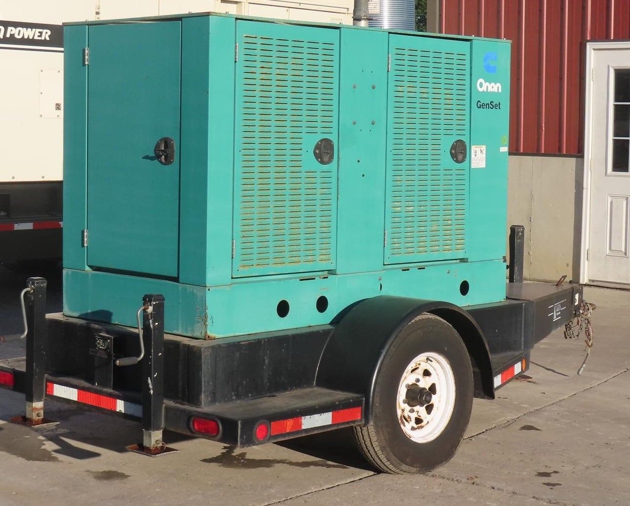 35 KW Cummins #DGBB, towable diesel generator set, 120/208 Volts, 3 phase, Cummins 4B3.9-G2 engine, 68 HP - Image 2