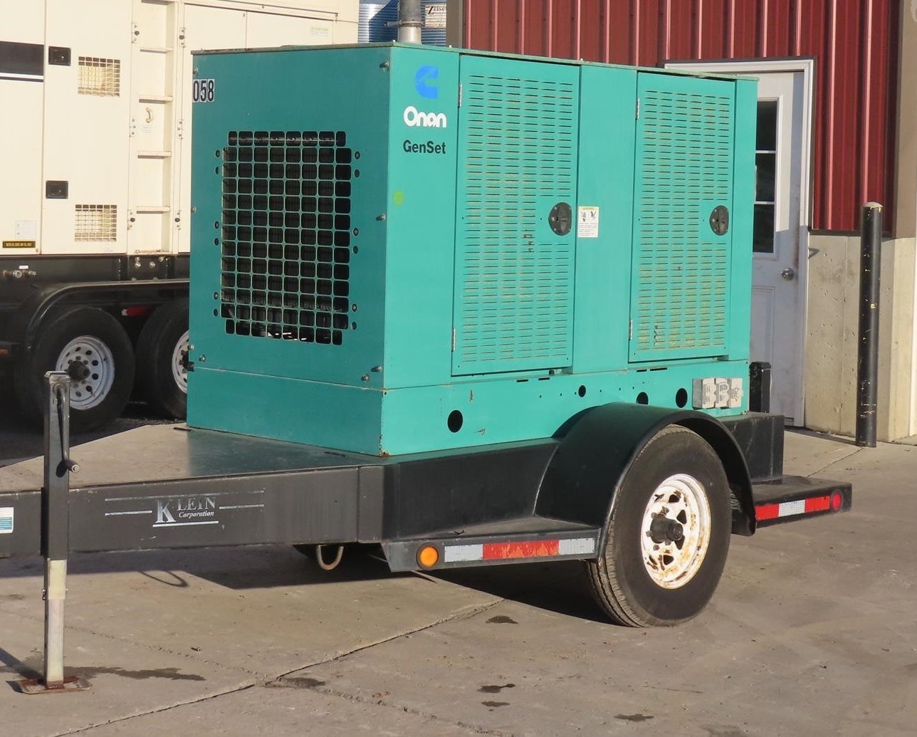 35 KW Cummins #DGBB, towable diesel generator set, 120/208 Volts, 3 phase, Cummins 4B3.9-G2 engine, 68 HP - Image 3