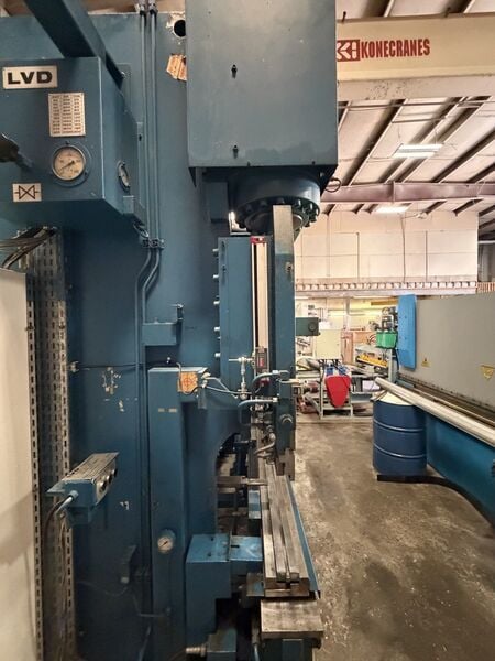 220 Ton, LVD #220-BH-10E, CNC press brake, 10' overall, 8' between housing, retrofitted Cybelec CybTouch 15PS - Image 3