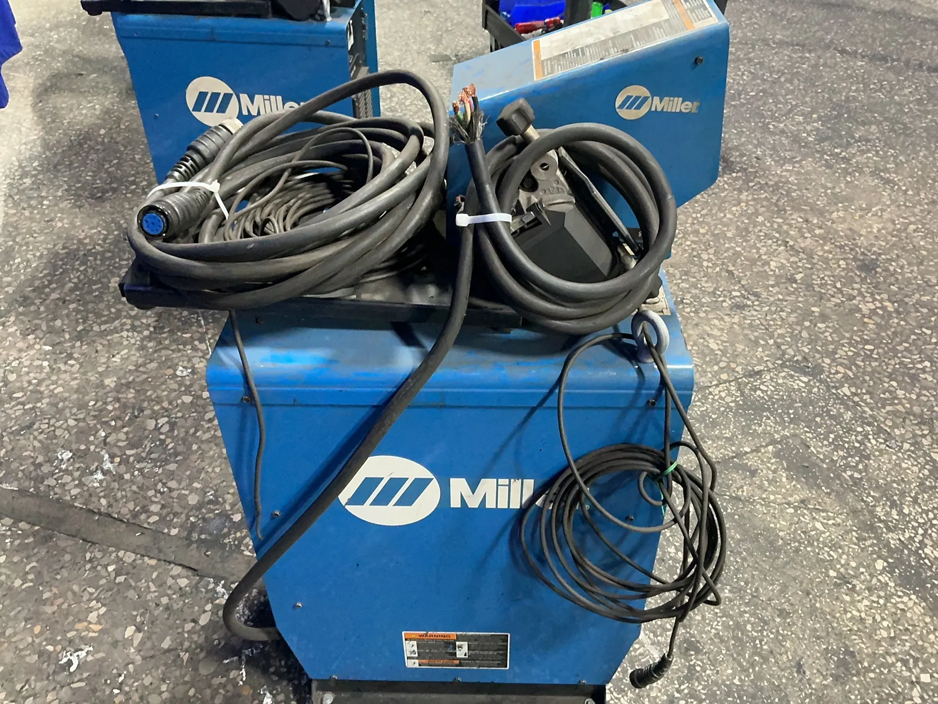 Miller #AXCESS-450, Welder, 600 Amps, w/ 40 V. wire feeder, Multi-Voltage - Image 2