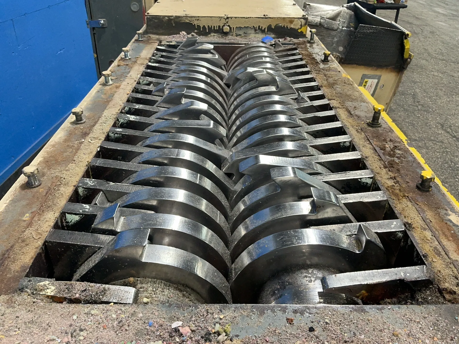 Shredding Systems #1200E, Shredder, 22" x 52" shredding blades, 50 HP, 460 V., 1995 - Image 5