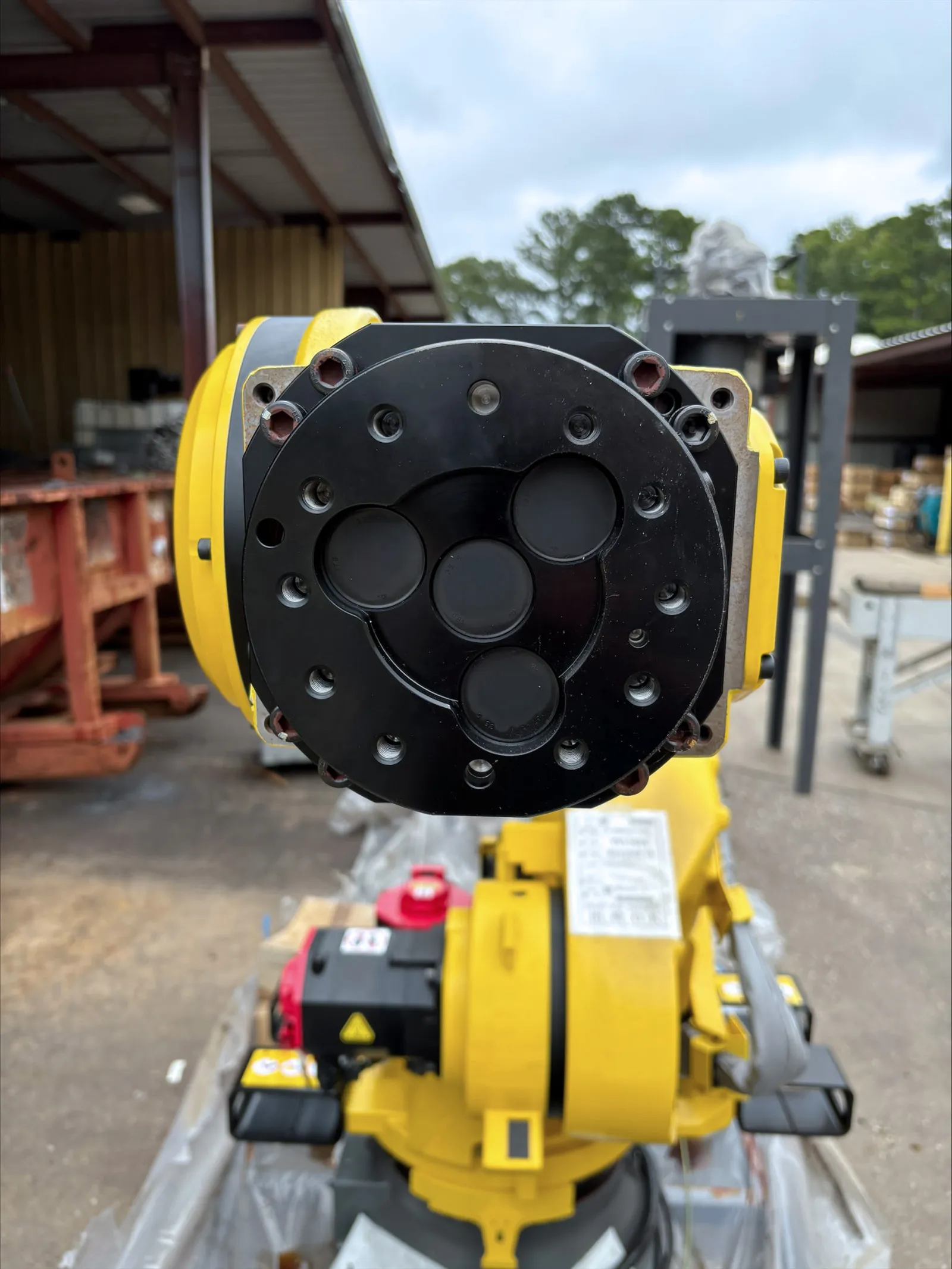 Fanuc R-2000iC/125L, 6-Axis industrial robot, 276 lb. payload, 122-1/16" reach, floor mount, A-Cab - Image 4