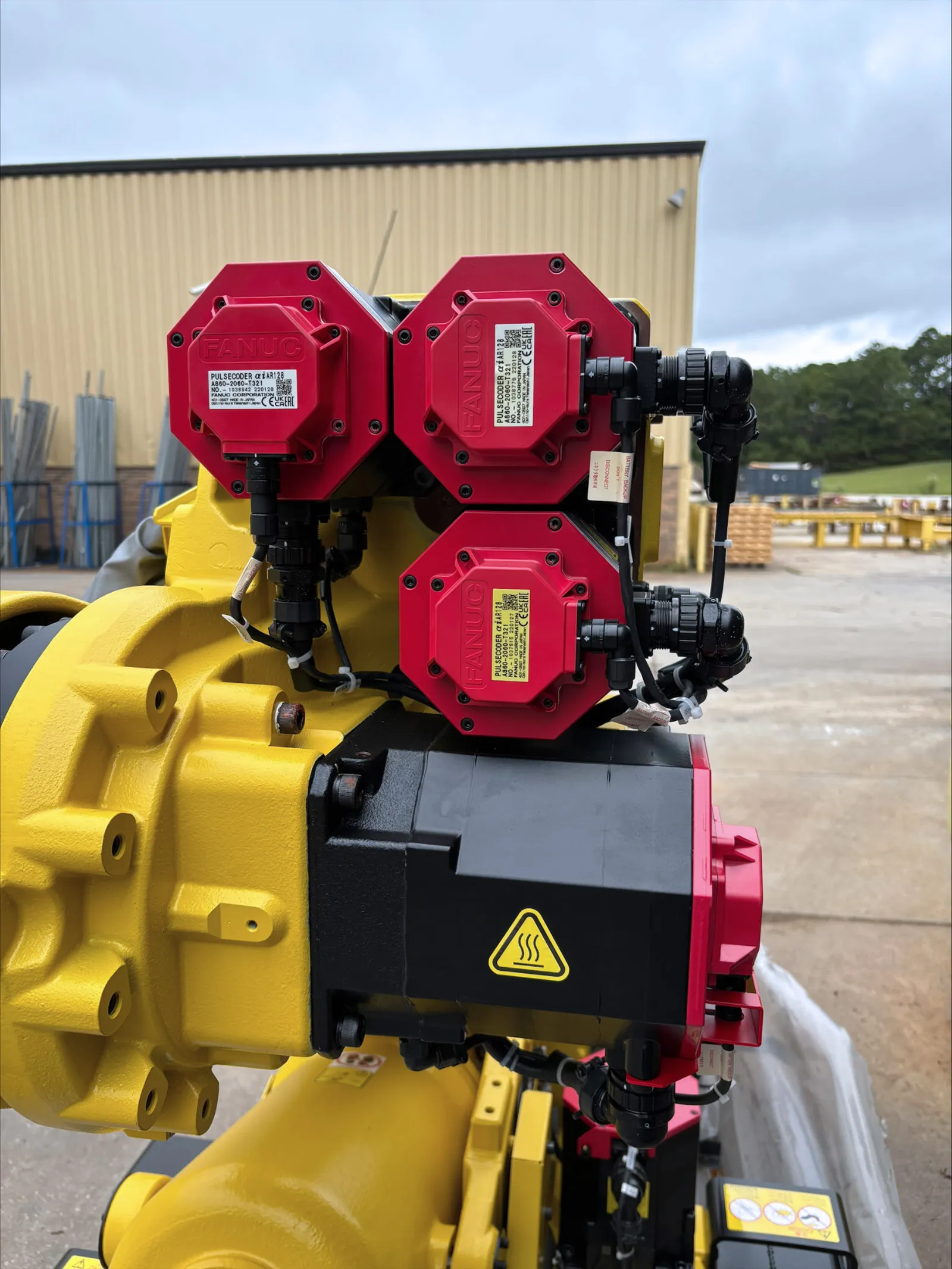 Fanuc R-2000iC/125L, 6-Axis industrial robot, 276 lb. payload, 122-1/16" reach, floor mount, A-Cab - Image 8