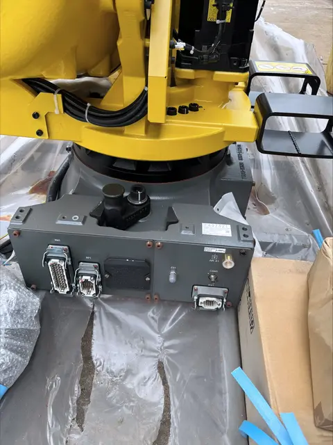 Fanuc R-2000iC/125L, 6-Axis industrial robot, 276 lb. payload, 122-1/16" reach, floor mount, A-Cab - Image 9