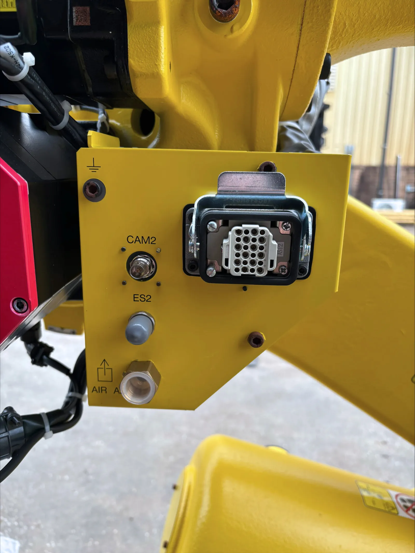 Fanuc R-2000iC/125L, 6-Axis industrial robot, 276 lb. payload, 122-1/16" reach, floor mount, A-Cab - Image 10