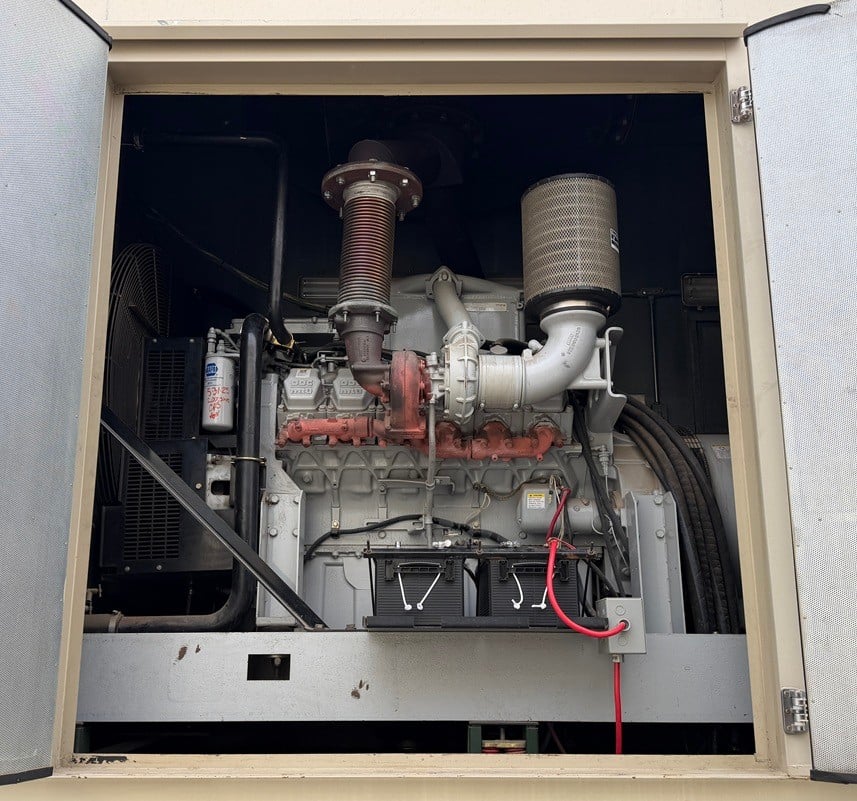 750 KW Spectrum #750DSEB, diesel generator set, 277/480 Volts, 3-phase, DDC MTU engine, skid mounted, sound - Image 2