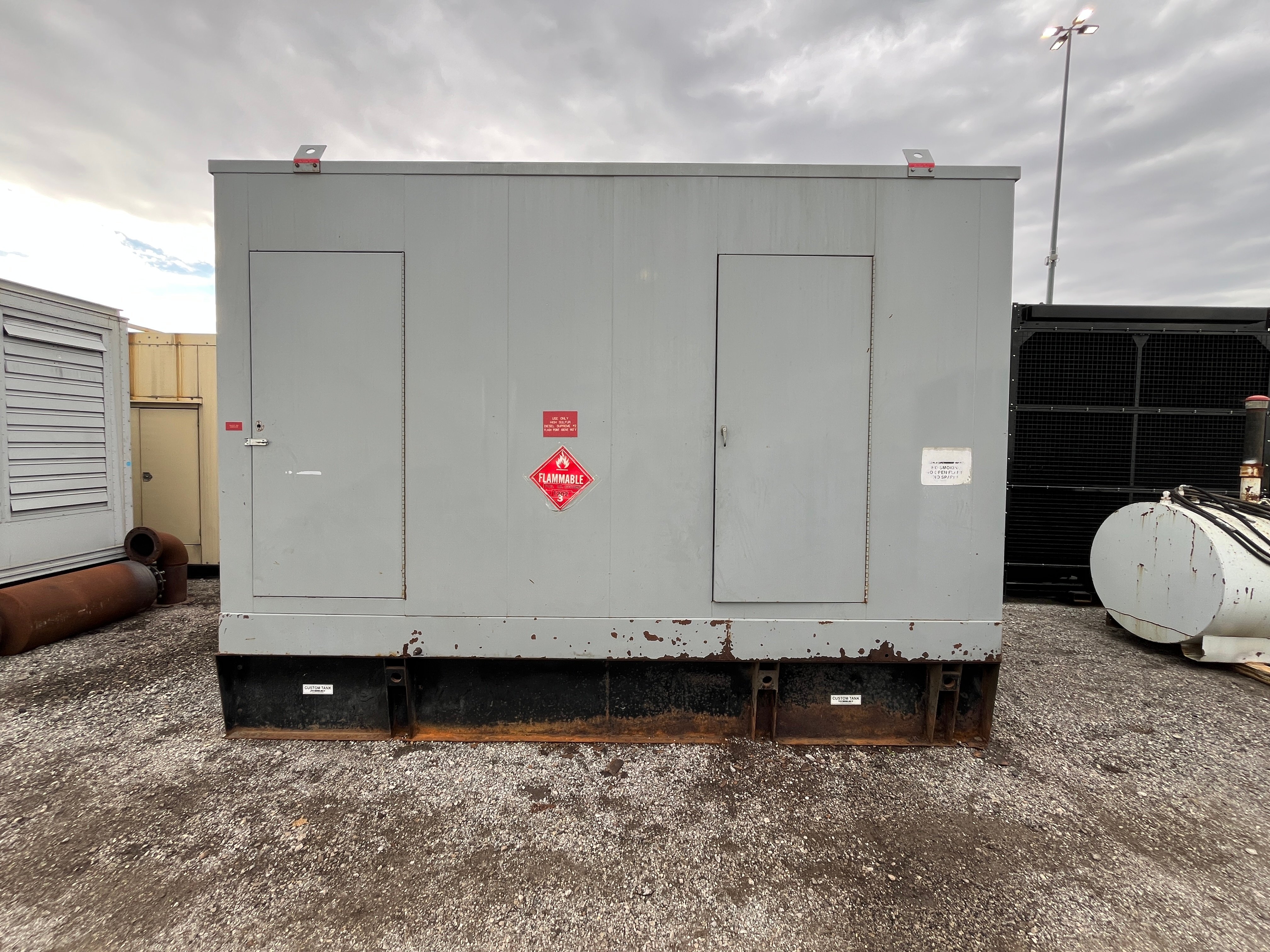 800 KW Caterpillar #3412C, Diesel Generator Set, standby, 277/480 Volts, 1800 RPM, weatherproof enclosure - Image 1