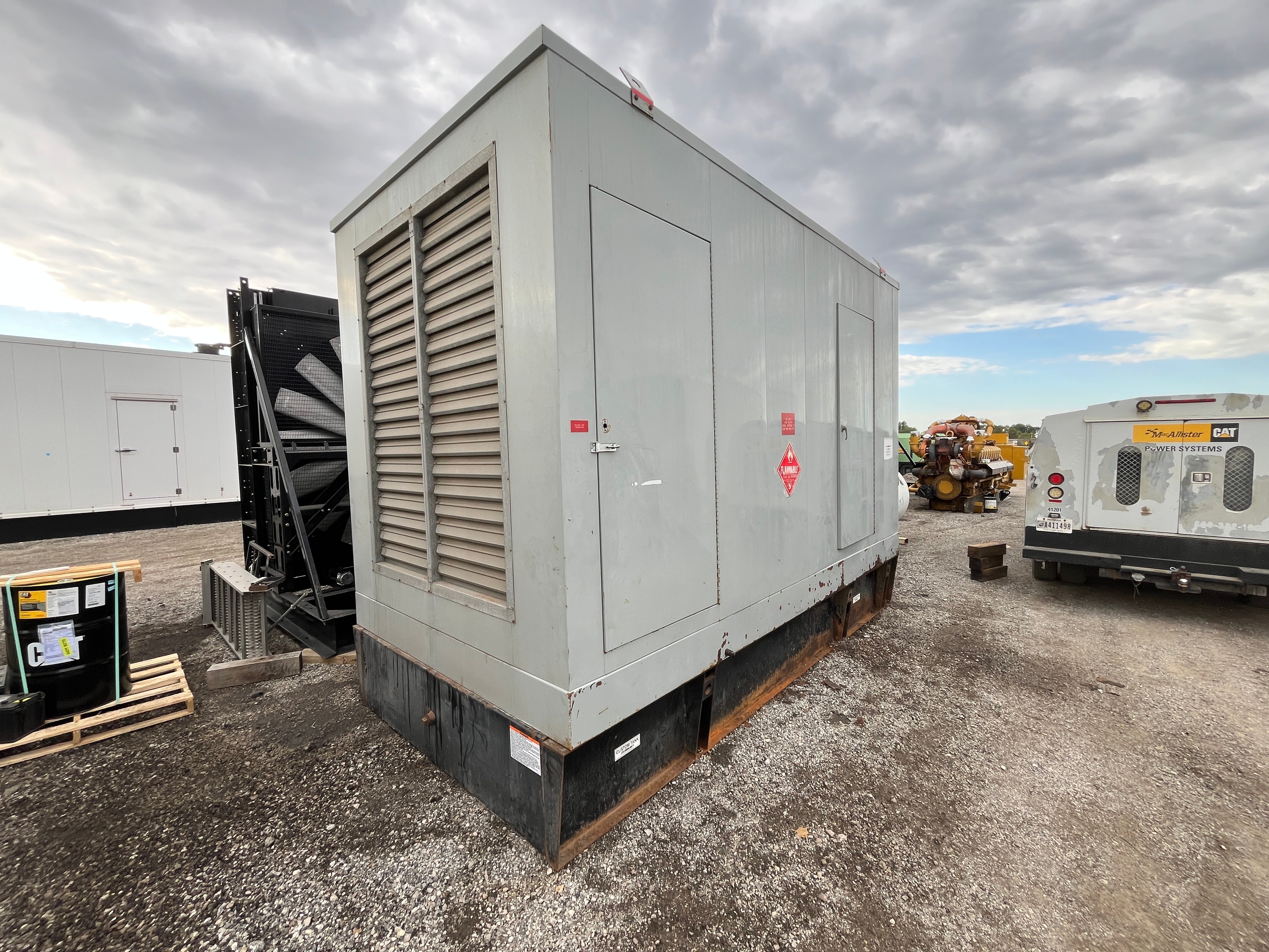 800 KW Caterpillar #3412C, Diesel Generator Set, standby, 277/480 Volts, 1800 RPM, weatherproof enclosure - Image 2