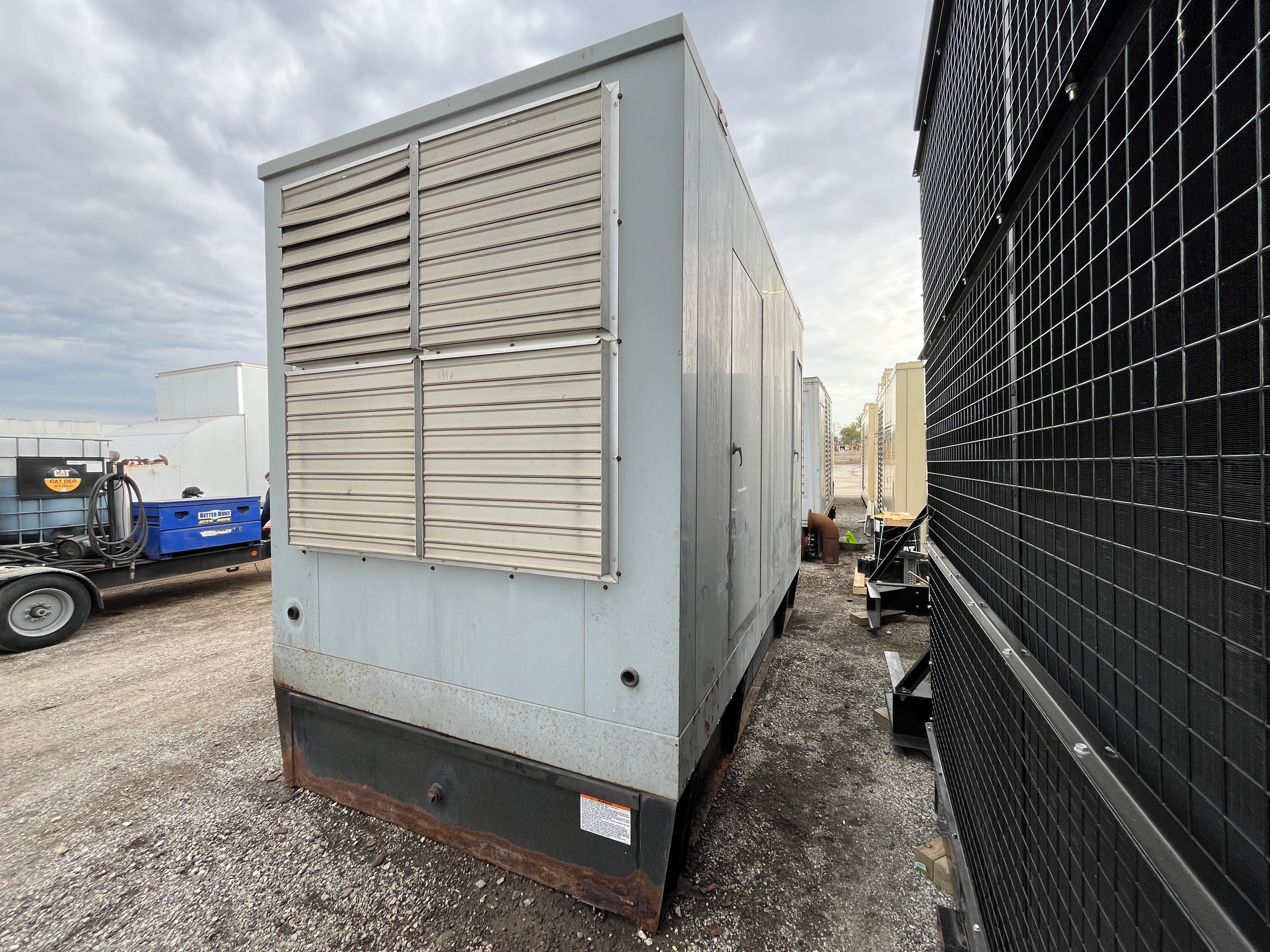 800 KW Caterpillar #3412C, Diesel Generator Set, standby, 277/480 Volts, 1800 RPM, weatherproof enclosure - Image 4