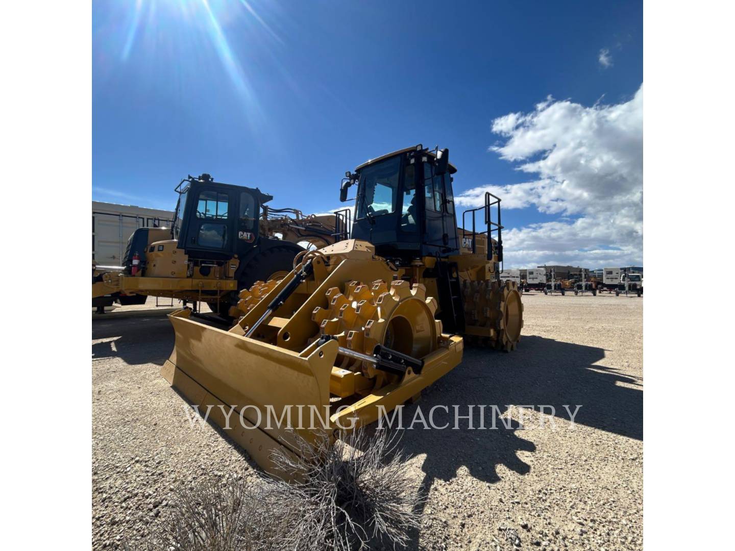 Caterpillar 815, Compactor, 46 hours, S/N: J5T00595, 2026 - Image 1