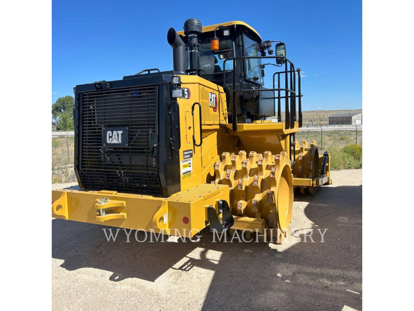 Caterpillar 815, Compactor, 46 hours, S/N: J5T00595, 2026 - Image 3