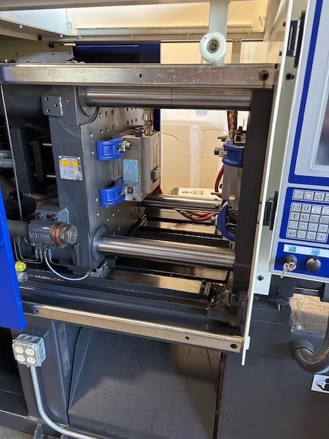 135 Ton, 6.8 oz., Haitian #MAIII-1200/400, inkection molding machine, low hours, 2021 - Image 2