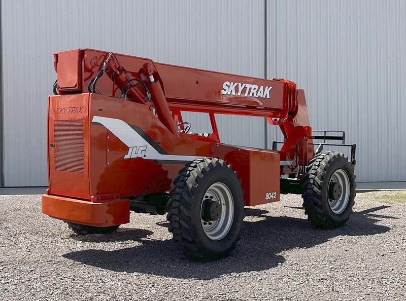 8000 lb. Skytrak #8042, telescopic forklift, 42' lift height, Cummins engine, pneumatic tires, 4608 hours - Image 5