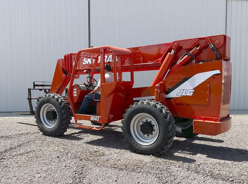 8000 lb. Skytrak #8042, telescopic forklift, 42' lift height, Cummins engine, pneumatic tires, 4608 hours - Image 6