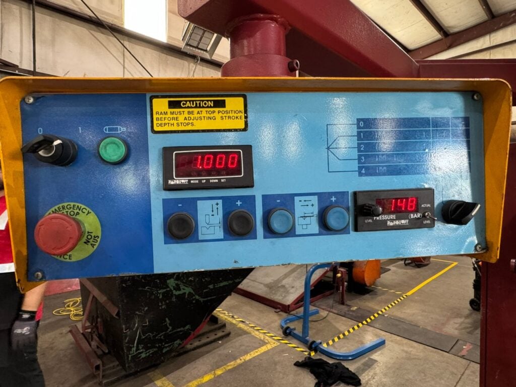 150 Ton, Atlantic #HDE.150.12, hydraulic press brake, 12' overall, 122" between housing, 4.72" stroke, 9.8" - Image 3