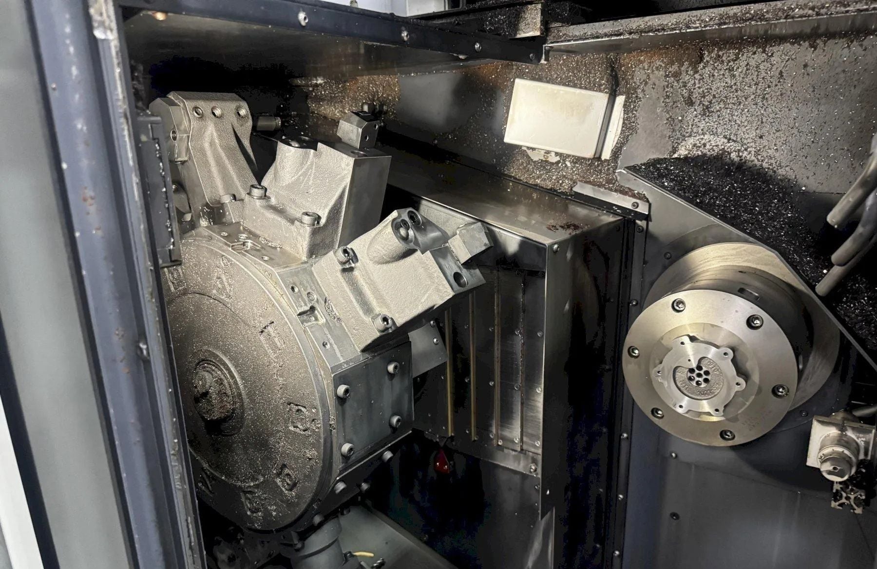 Fuji #CSD-300II-R, front facing twin spindle lathe with gantry system, Fanuc Control, 11.8" swing, 8" chuck - Image 4