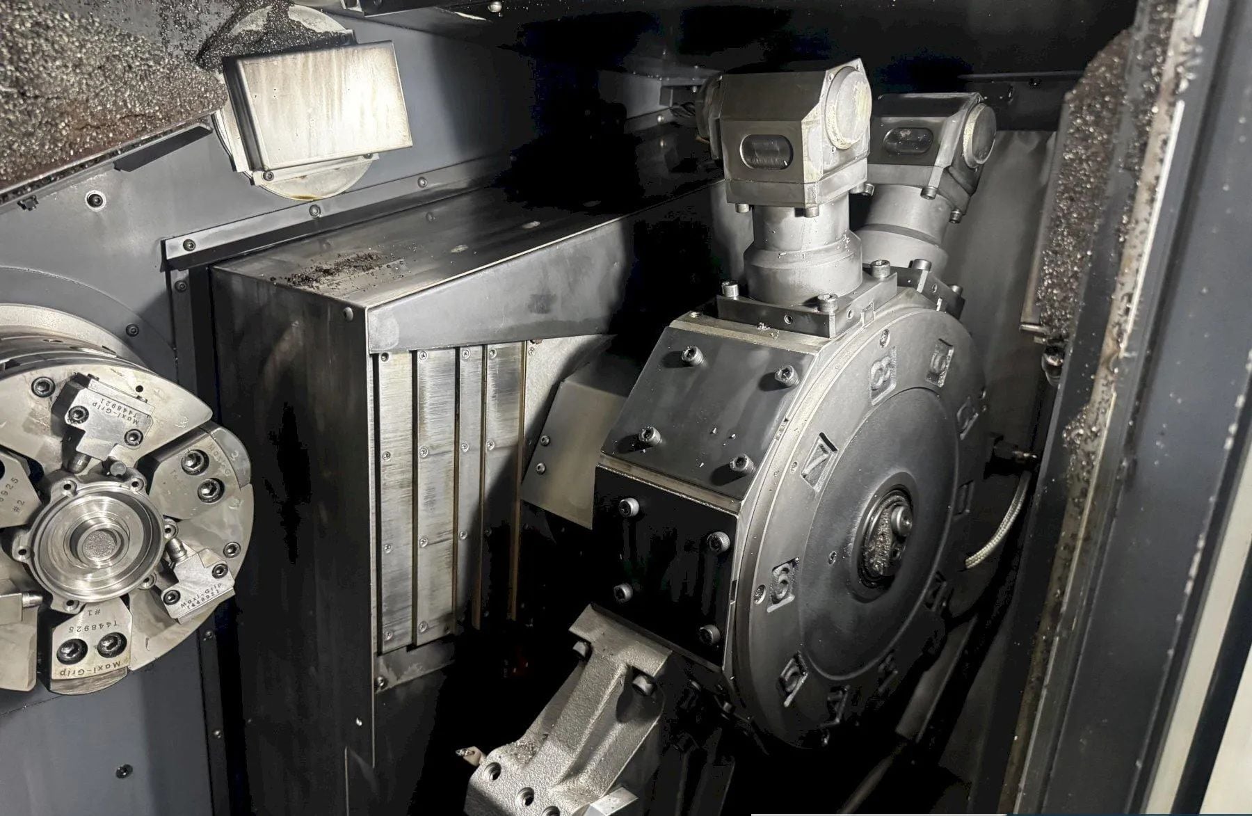 Fuji #CSD-300II-R, front facing twin spindle lathe with gantry system, Fanuc Control, 11.8" swing, 8" chuck - Image 6