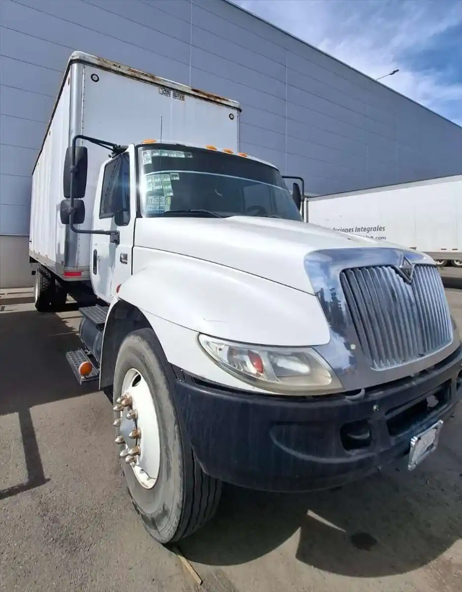 Navistar International #4300, diesel box truck, 6-cylinder diesel, 4x2, manual transmission, 258408 miles - Image 3