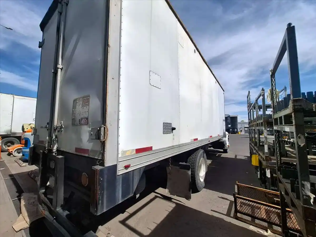 Navistar International #4300, diesel box truck, 6-cylinder diesel, 4x2, manual transmission, 258408 miles - Image 4