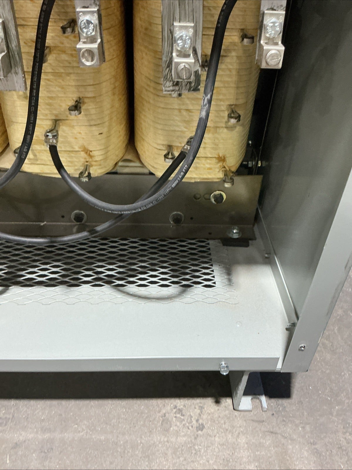 45 KVA 480 Delta Primary, 208Y/120 Secondary, Eaton V48M28T4516, Dry Type Transformer, 3PH, 60 Hz (2 - Image 9
