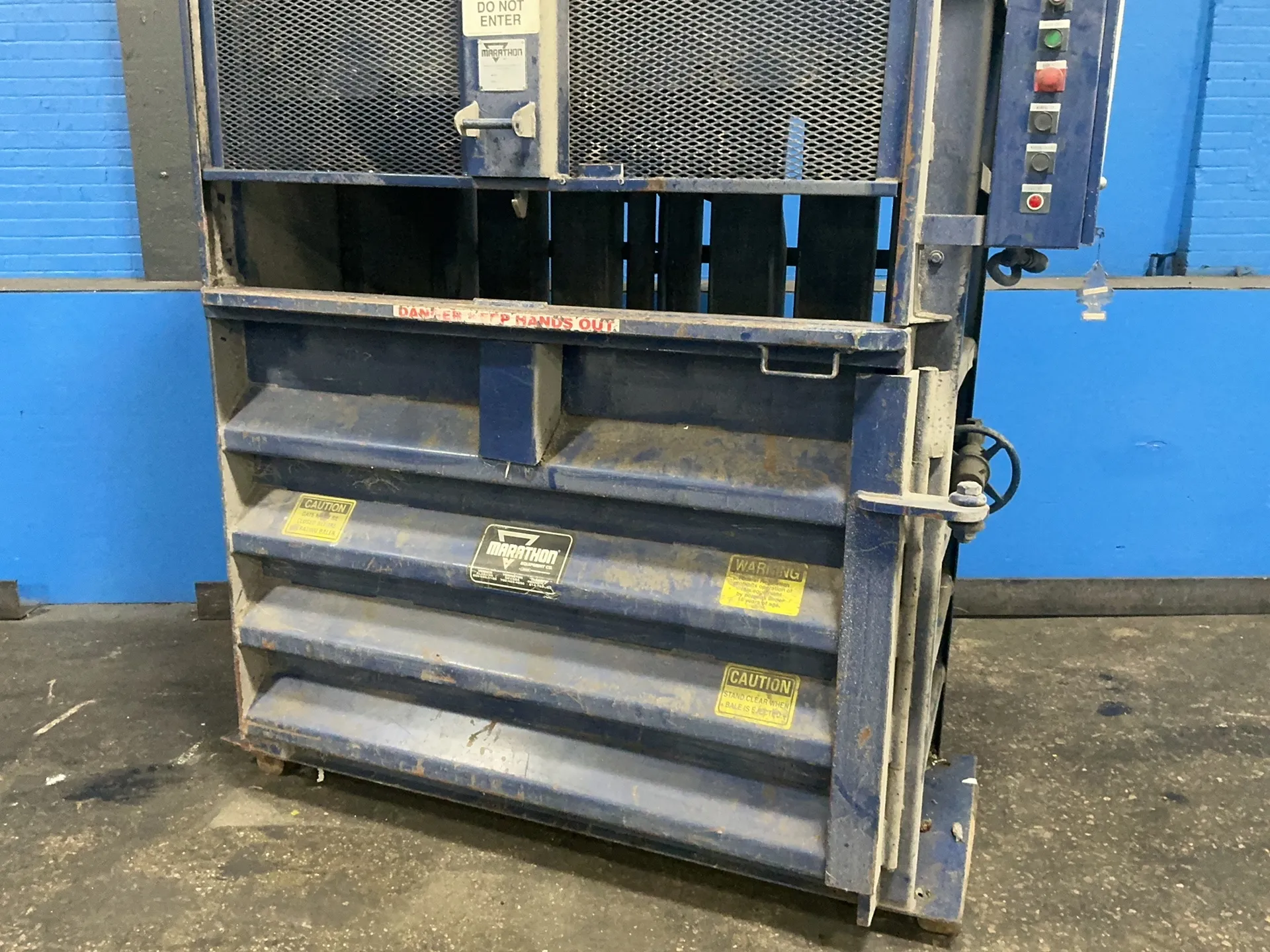 60" x 30" x 70" Marathon #V-6030, vertical baler, 10 HP, 1760 RPM, 28 A, 208 V., 3 Ph., 60 Hz. - Image 3
