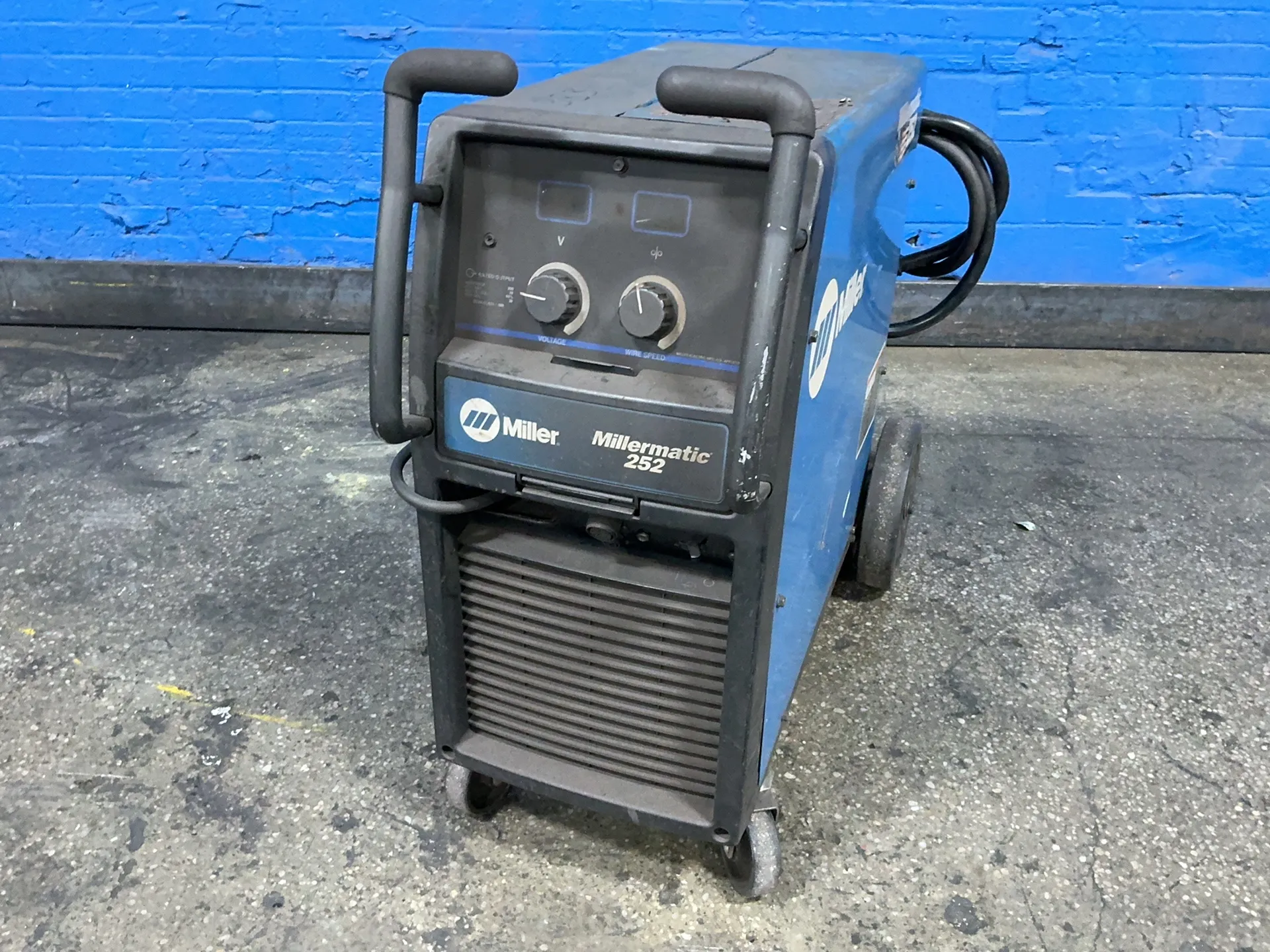Miller #MILLERMATIC-252, welder, 200 Amp, 7.5 KW, 48/42 A, 200/230 V., 1 Ph., 60 Hz. - Image 1