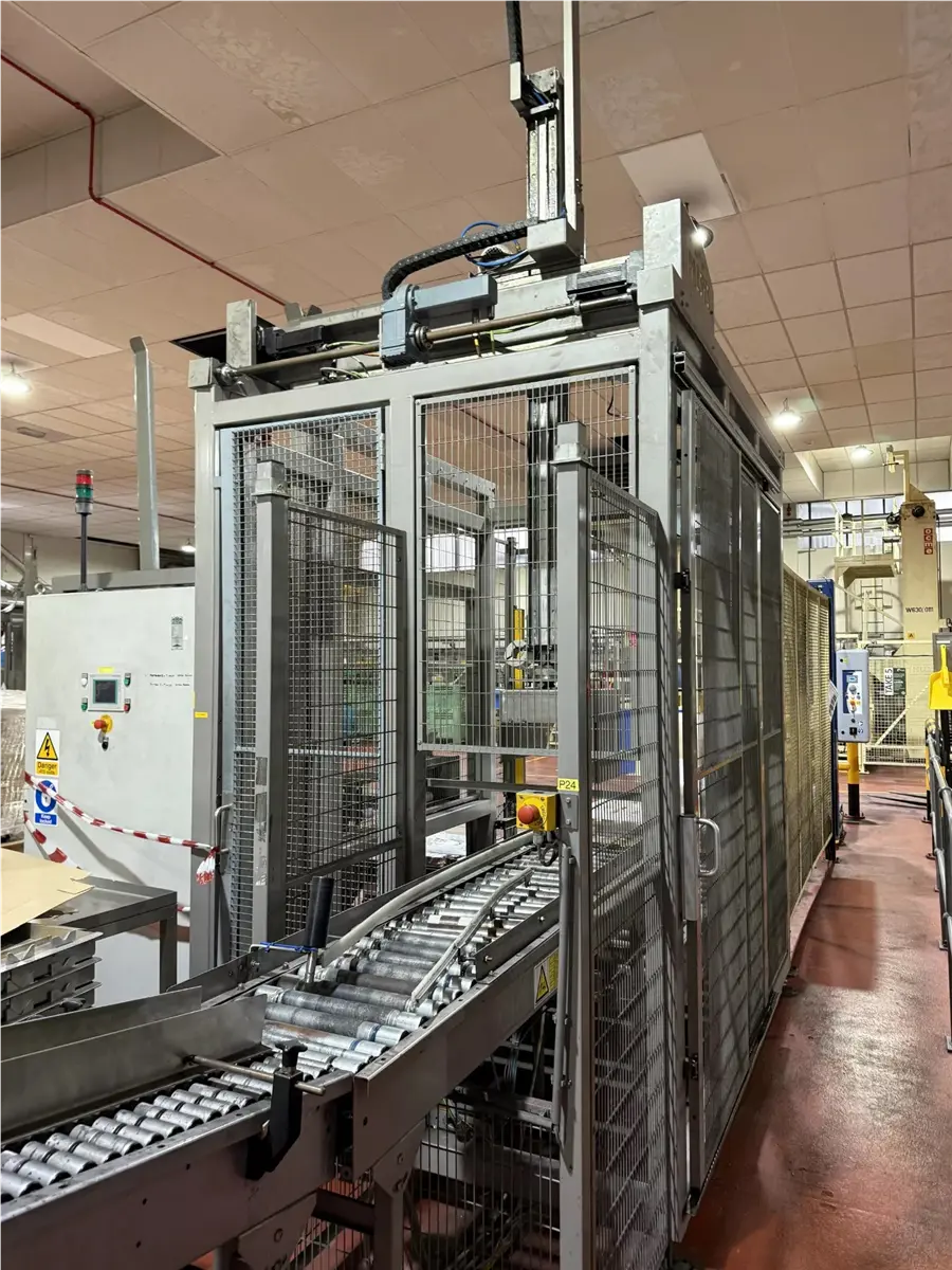 Palsys #P-40, case palletizer, w/ 3 roller conveyors & chain transfer, 230/400 V. - Image 2