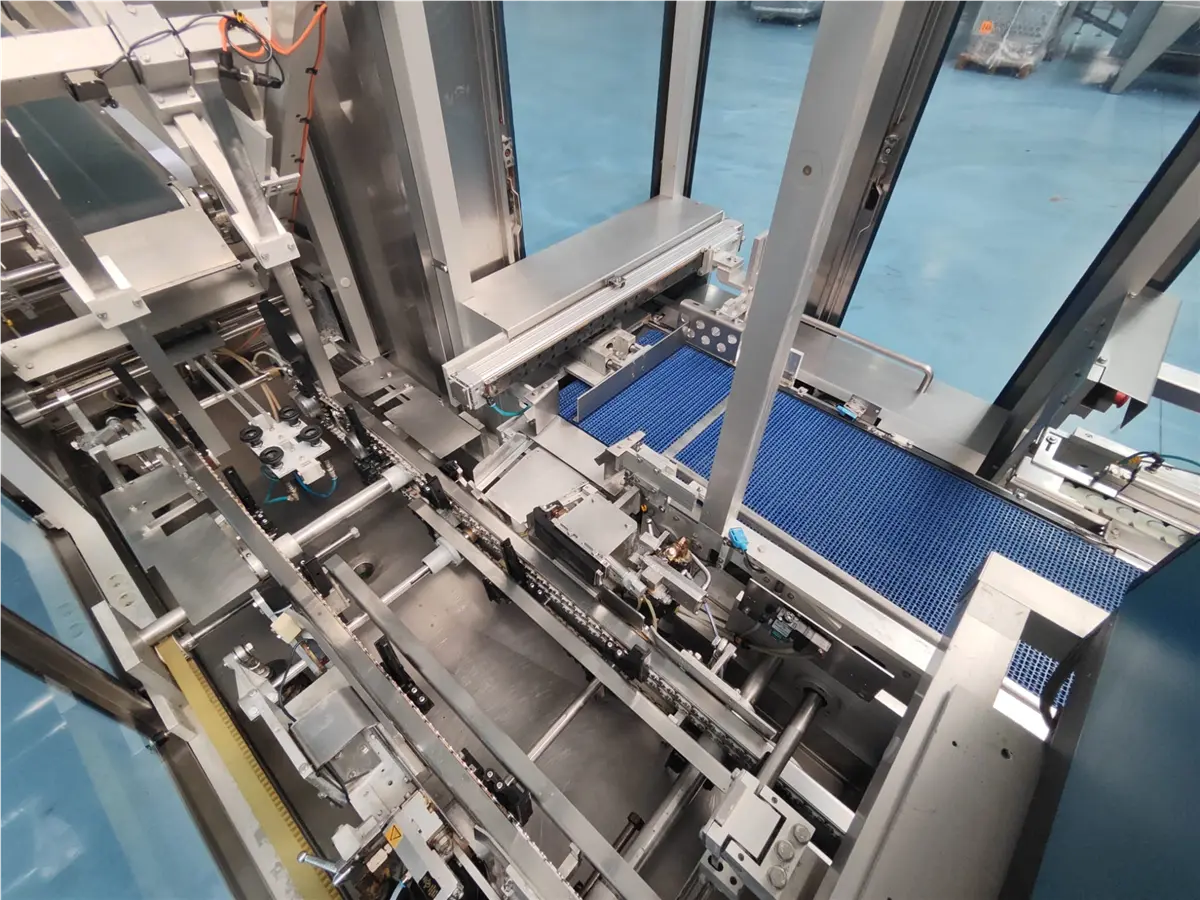 Tetra Pak #TCP-70, Tetra Cardboard Packer wrap-around case packer for bricks, 120 units/minute, Nordson gluer - Image 6
