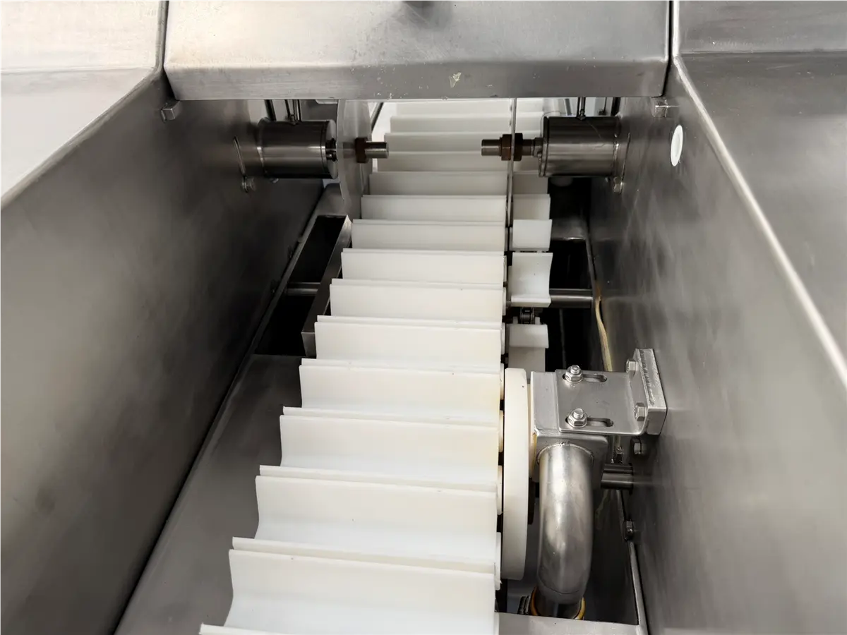 Carrera, sardine heading & gutting machine, Stainless Steel, vacuum gutting, fish up to 600 gr, w/ vacuum - Image 2