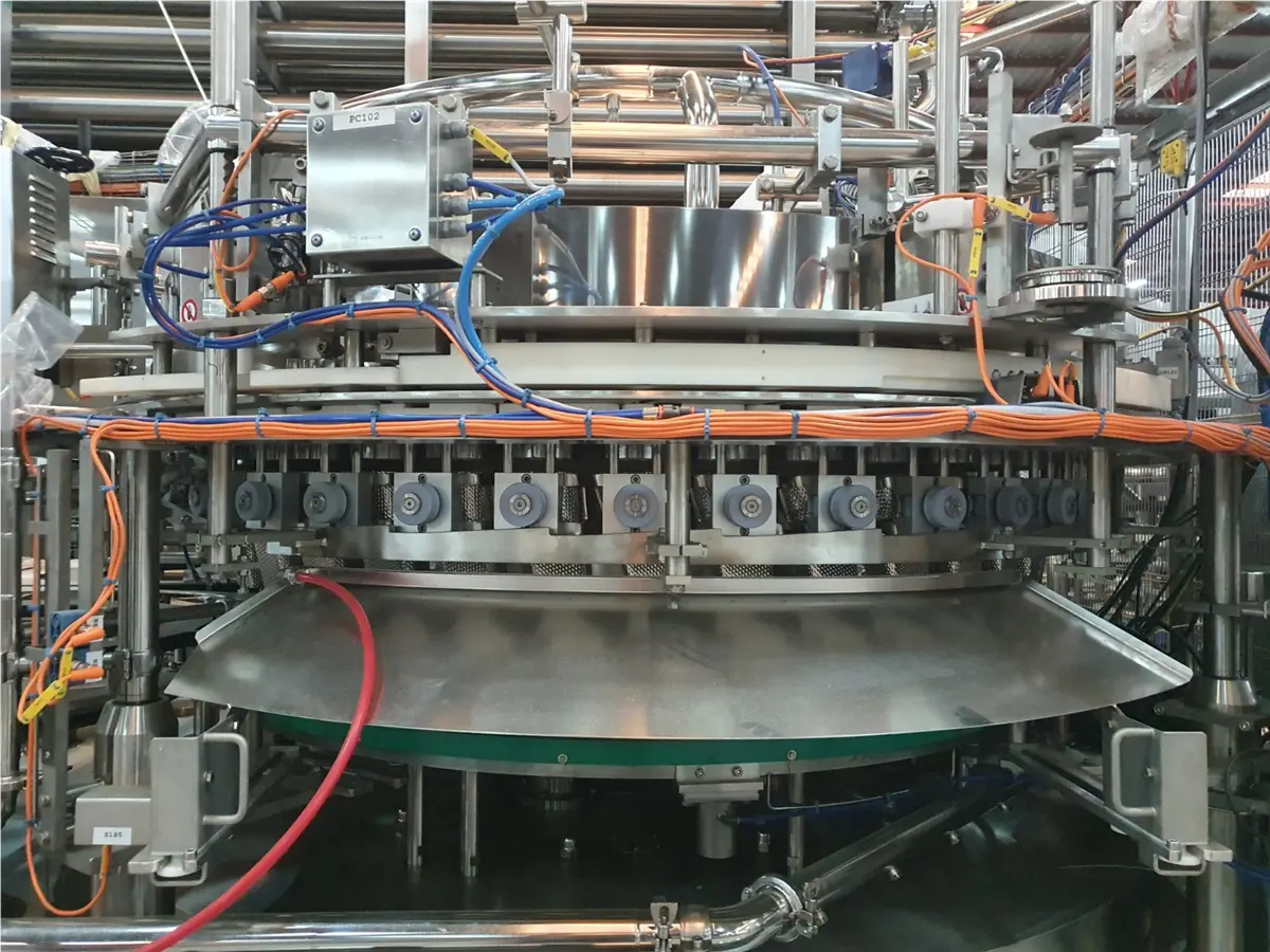 Zacmi #0234-B-040, 40-pocket rotary telescopic filler, 330 containers/minute, 500 gr, Tetra Recart format - Image 7