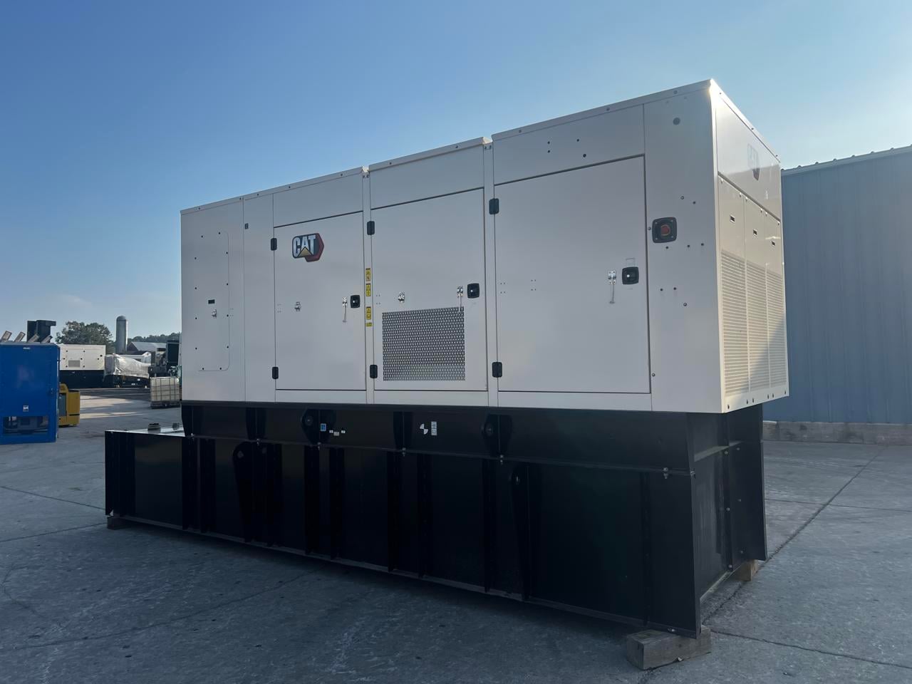 400 KW Caterpillar #C13, Diesel Generator Set, 480 Volts, 621 HP @ 1800 RPM, circuit breaker, sound - Image 2