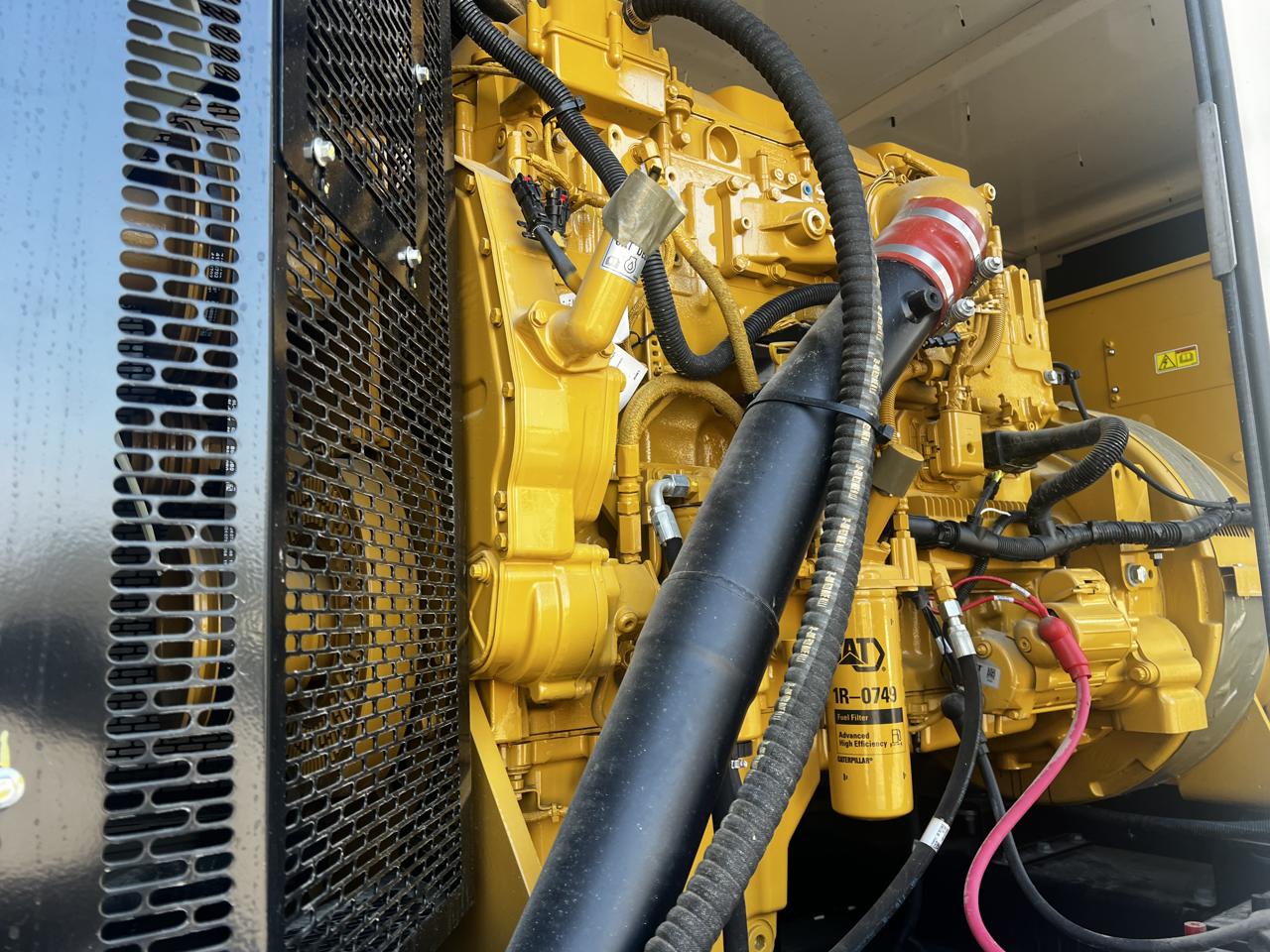 400 KW Caterpillar #C13, Diesel Generator Set, 480 Volts, 621 HP @ 1800 RPM, circuit breaker, sound - Image 7