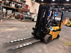 8000 lb. Yale #GLC080LJNGAE088, forklift, carton attachment, 8100 hours, 92"/185" mast - Image 2