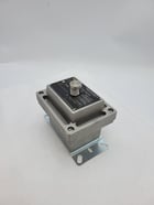 Metrix #5550-021-010, Mechanical Vibration Switch 480 VAC, 15A, 250VDC, NEMA Size 4, unused - Image 1