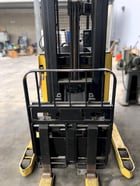 Hyster #N45XMXR, electric reach forklift, 144" lift height, side shift, 42" L forks, charger - Image 5